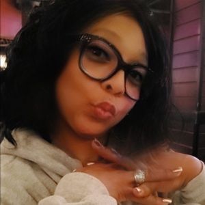 Meet your Posher, Risha